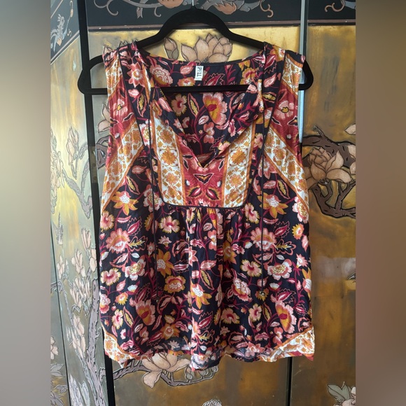 Lolita Sleeveless Blouse - Picture 3 of 9